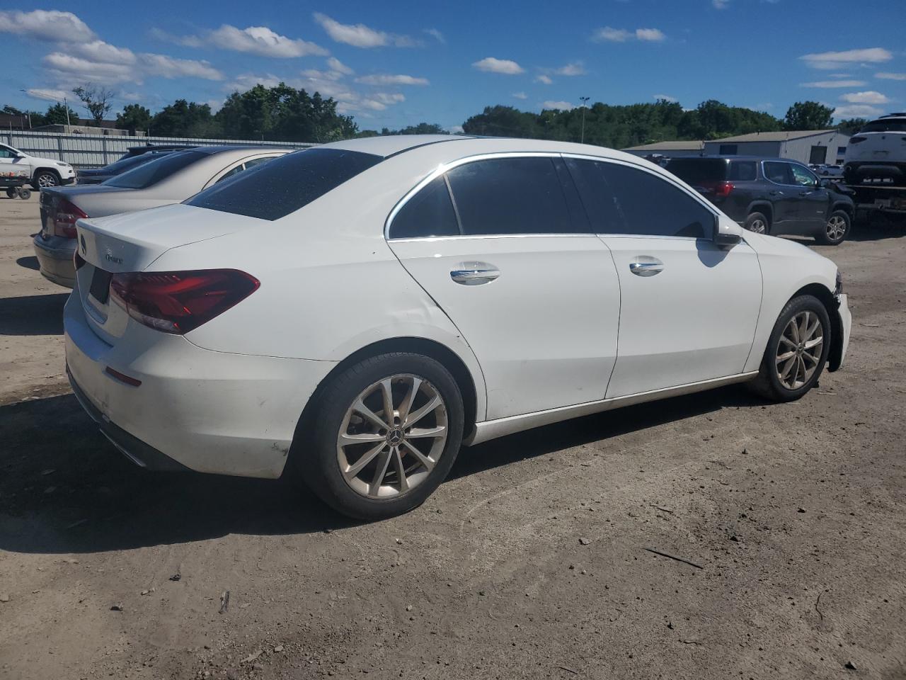 2019 Mercedes-Benz A 220 4Matic vin: WDD3G4FB3KW024730