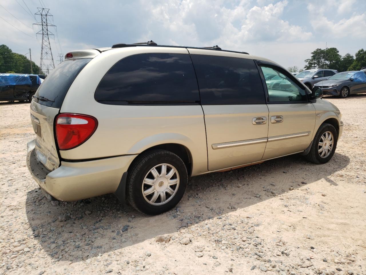 Lot #2952036721 2005 CHRYSLER TOWN & COU