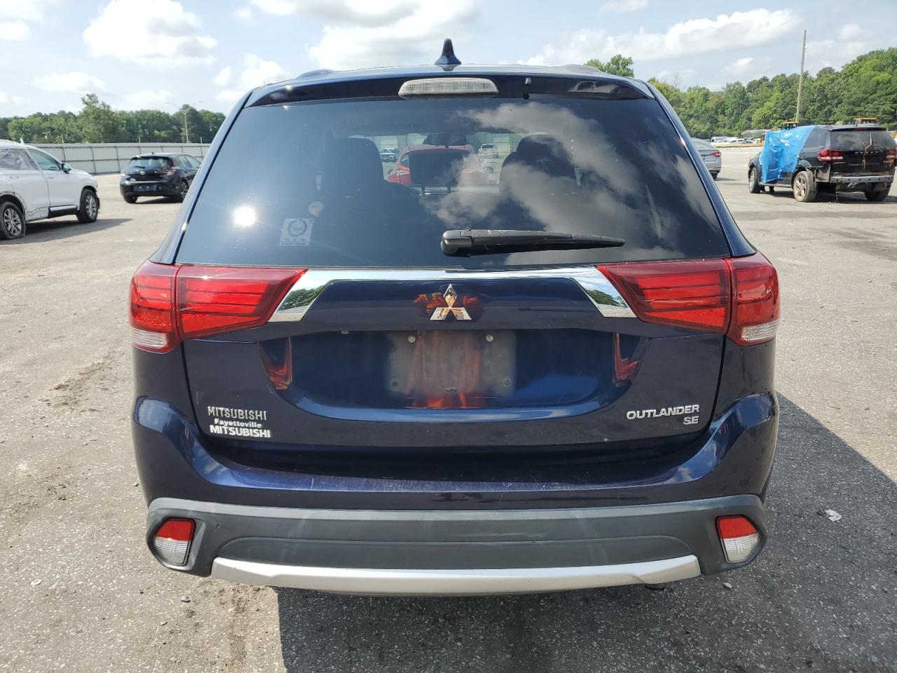 JA4AD3A34HZ036844 2017 Mitsubishi Outlander Se