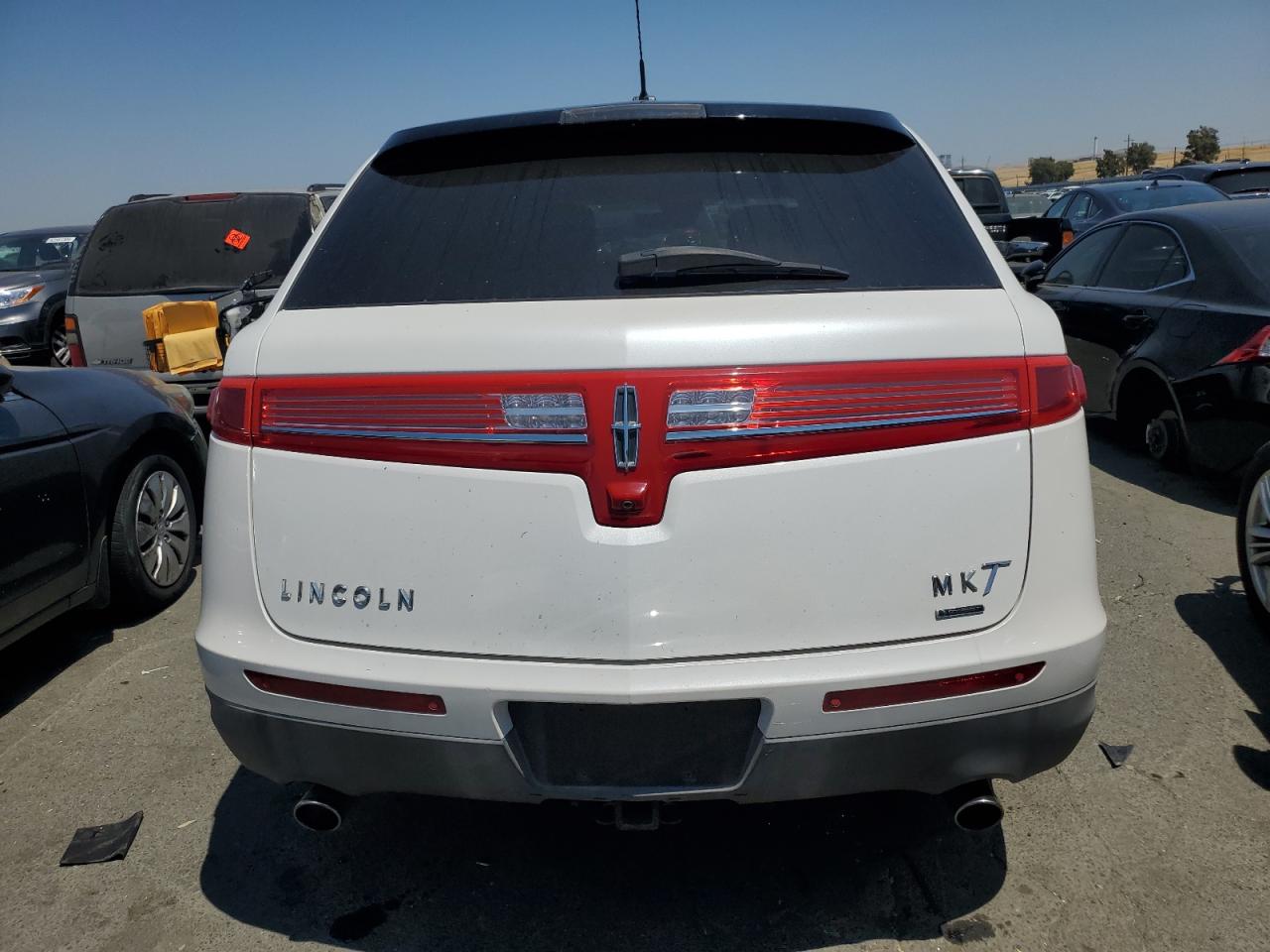 2LMHJ5AT2BBJ50621 2011 Lincoln Mkt