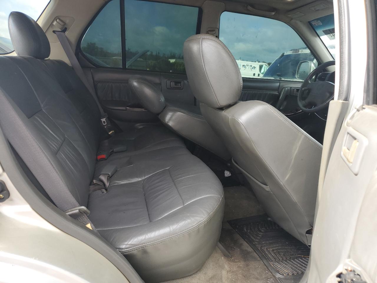 4S6CK58W524403077 2002 Honda Passport Ex