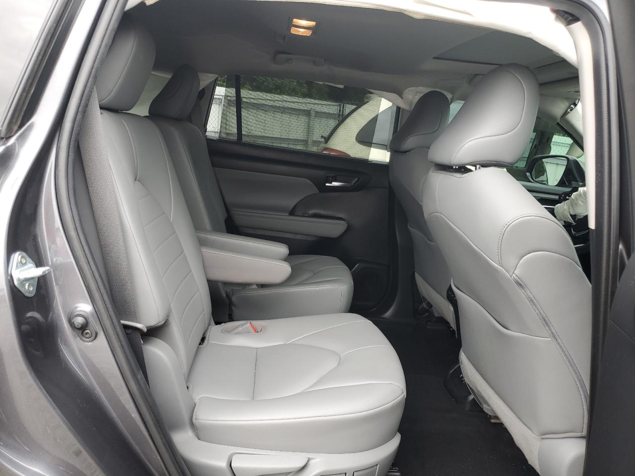 5TDGZRAH5MS043149 2021 Toyota Highlander Xle