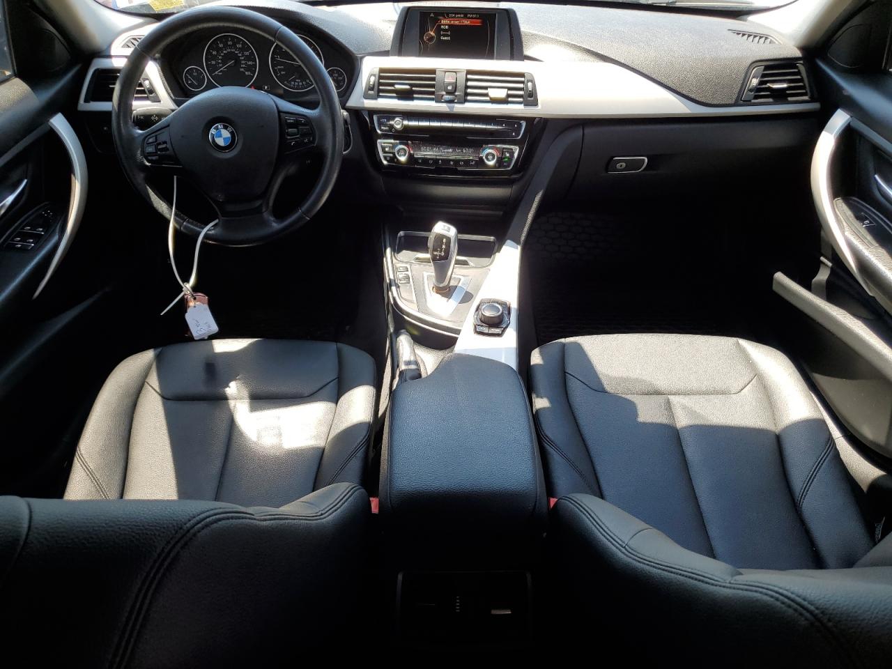 WBA8A3C50HK692010 2017 BMW 320 Xi