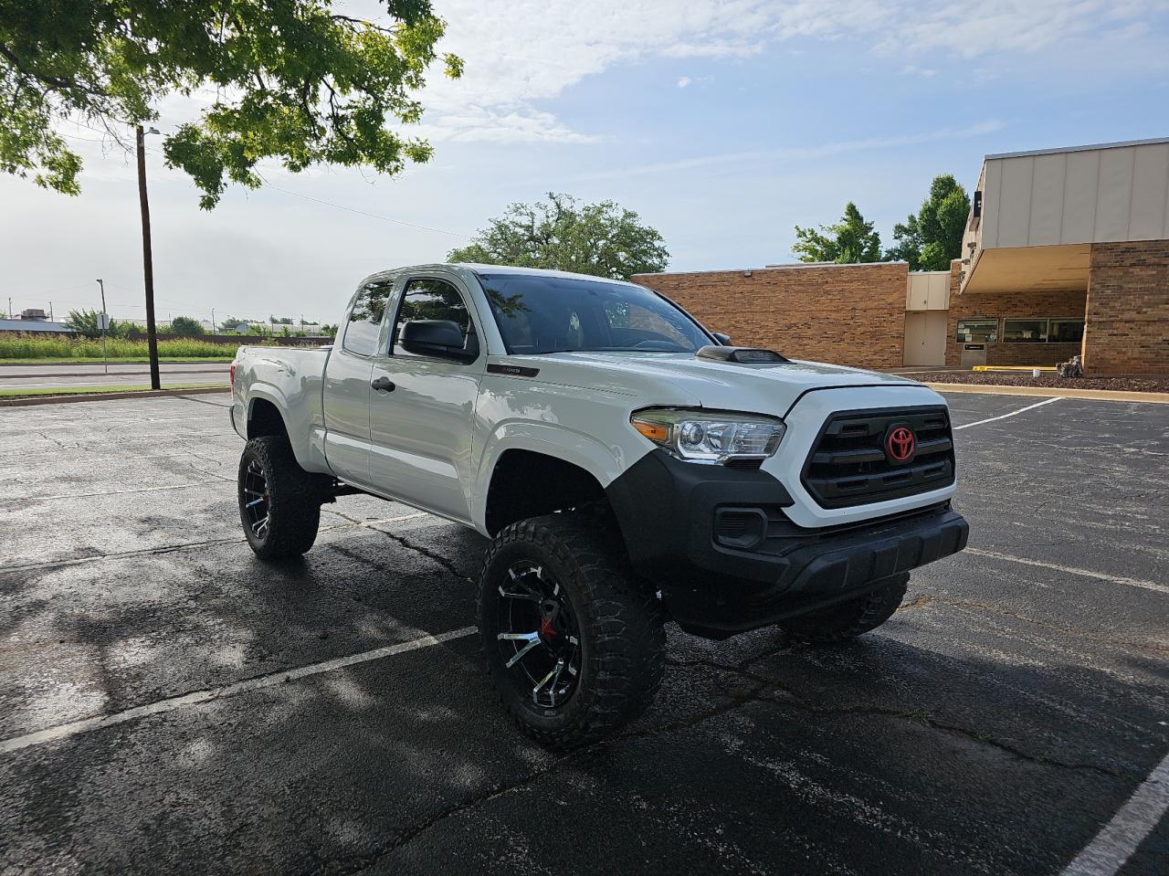 2017 Toyota Tacoma Access Cab vin: 5TFRX5GN9HX076000