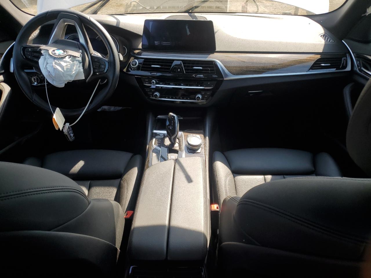 WBAJA9C54KB392918 2019 BMW 530E