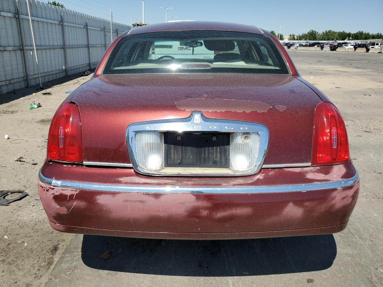 1LNHM81W92Y654309 2002 Lincoln Town Car Executive