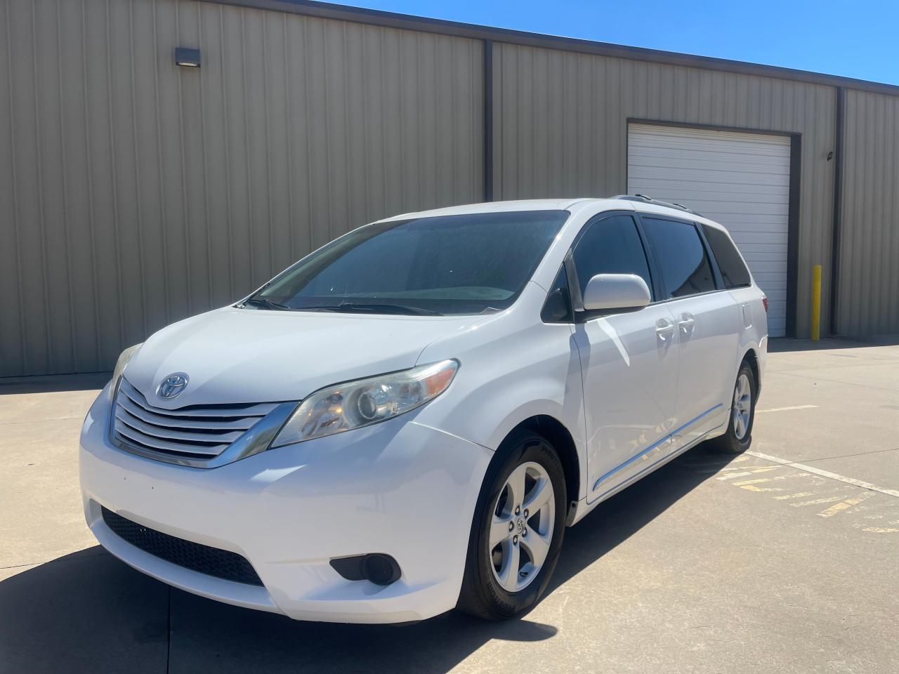 2015 Toyota Sienna Le vin: 5TDKK3DC3FS547083