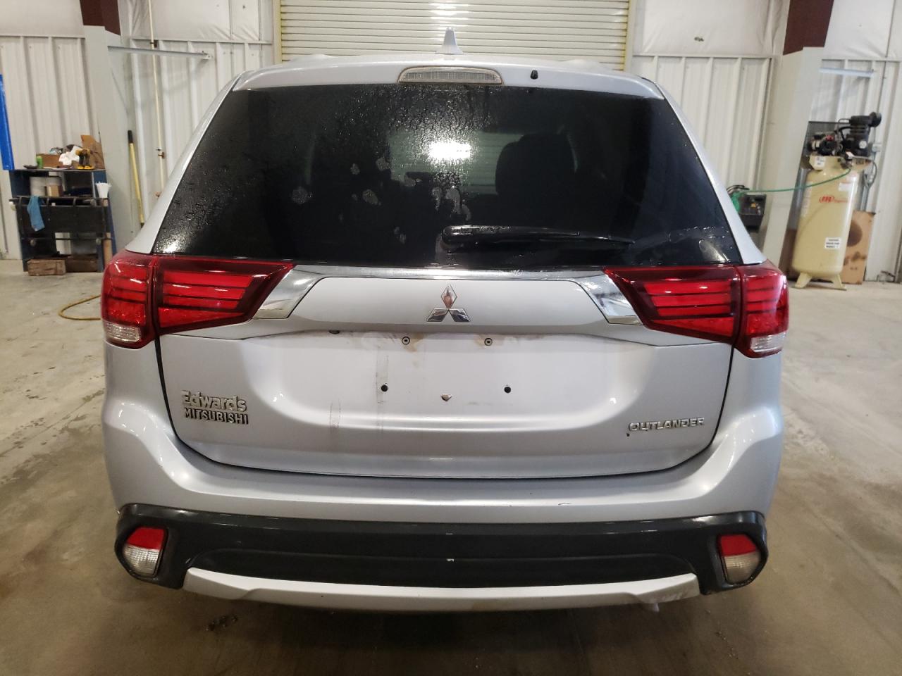 JA4AD2A38HZ008748 2017 Mitsubishi Outlander Es