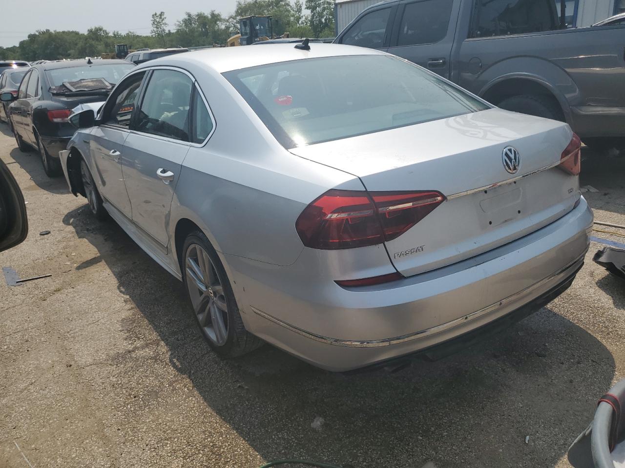 Lot #2943141456 2017 VOLKSWAGEN PASSAT R-L