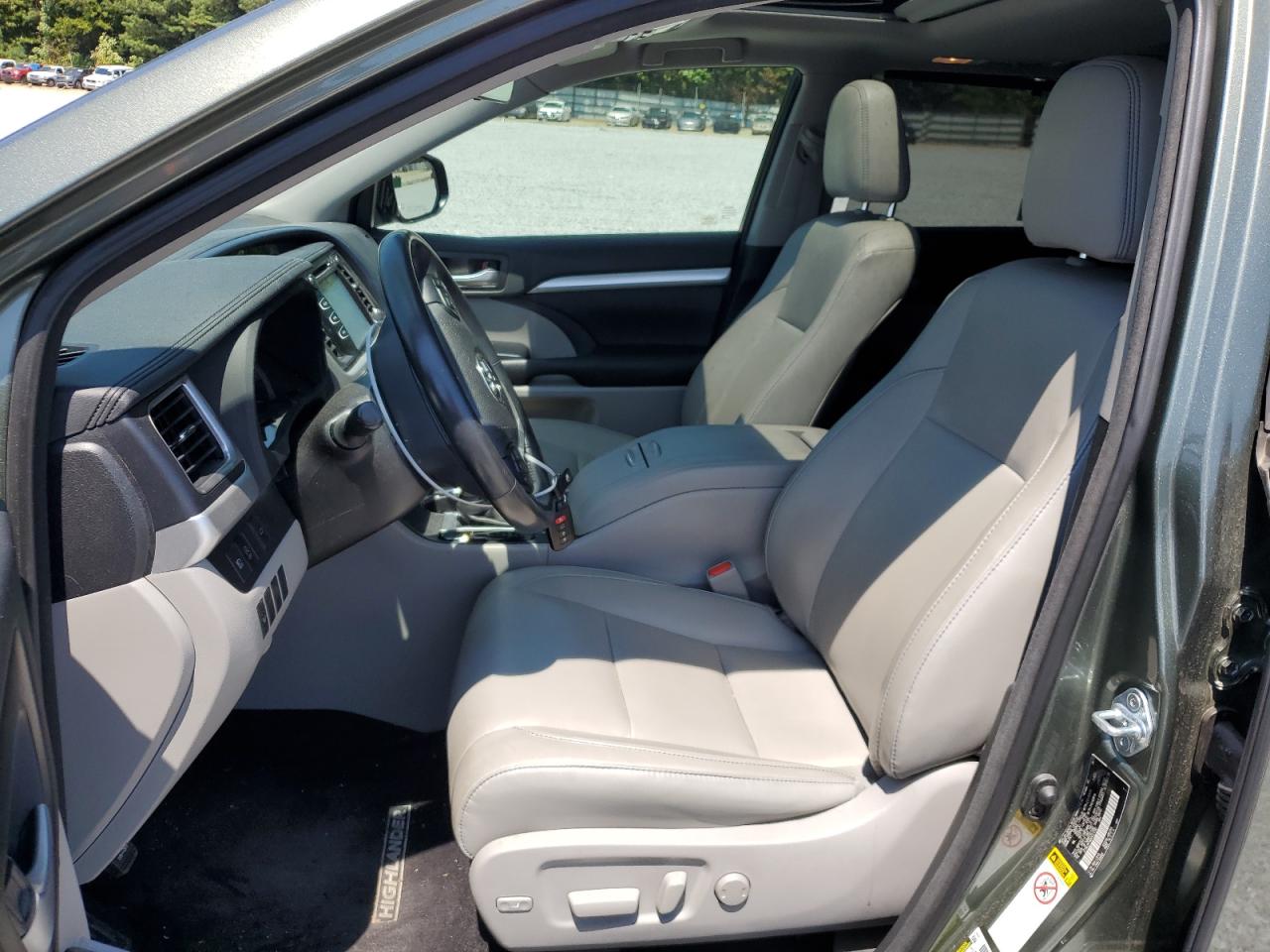 5TDKZRFH6HS221787 2017 Toyota Highlander Se