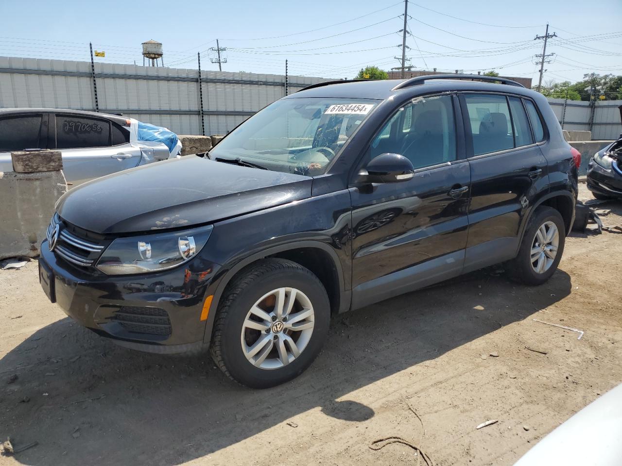 2016 Volkswagen Tiguan S vin: WVGAV7AX7GW586659