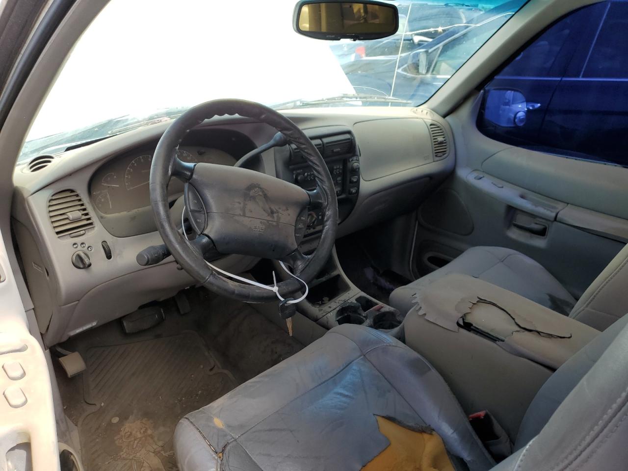 1FMYU22EXXUC46158 1999 Ford Explorer