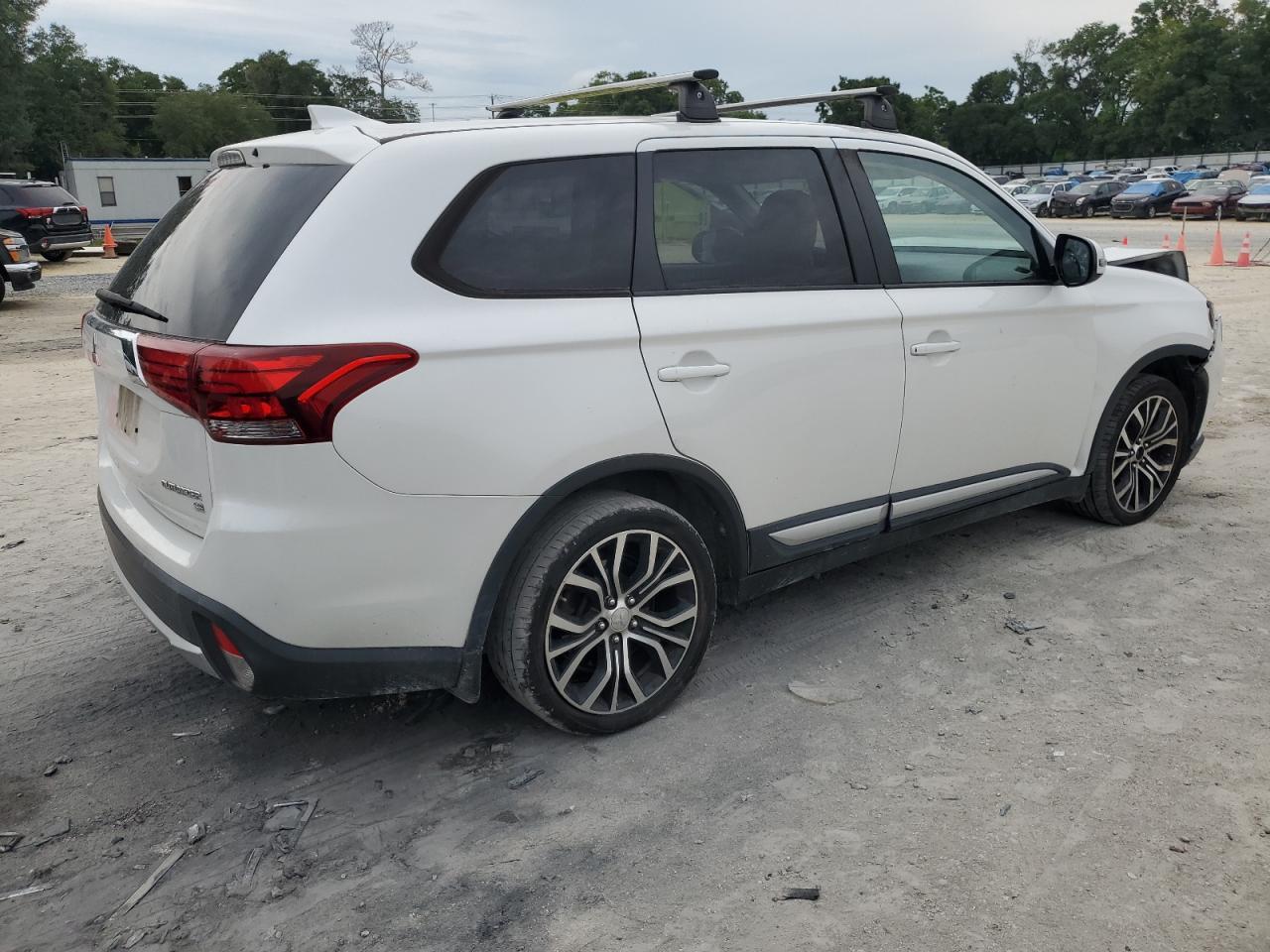 JA4AD3A32HZ050676 2017 Mitsubishi Outlander Se