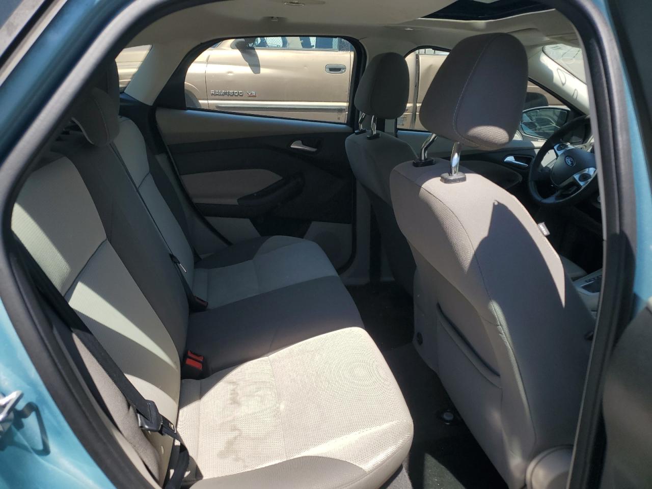 1FAHP3K29CL298961 2012 Ford Focus Se