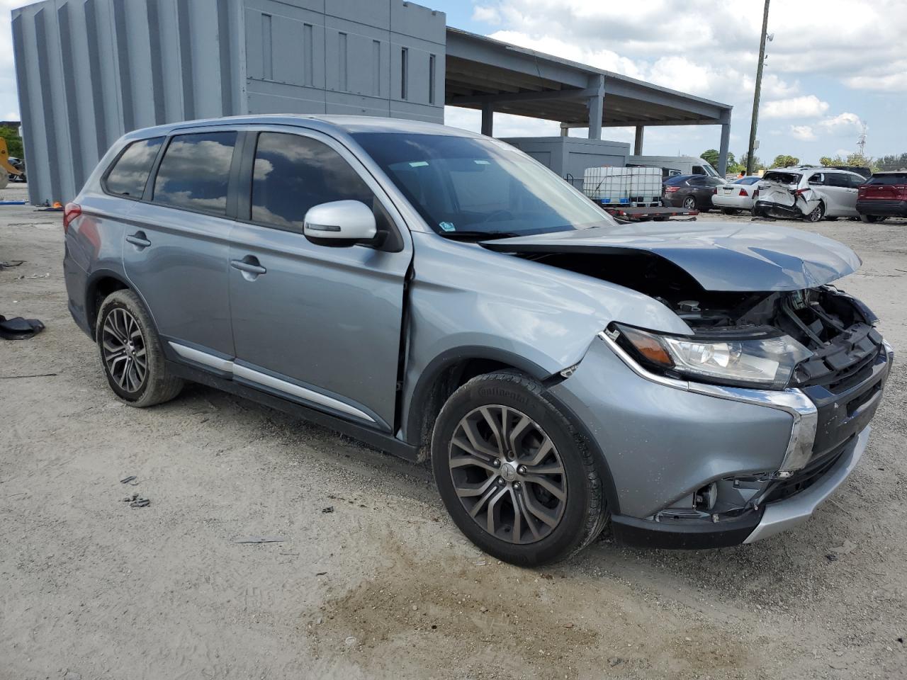 JA4AD3A33JZ000388 2018 Mitsubishi Outlander Se