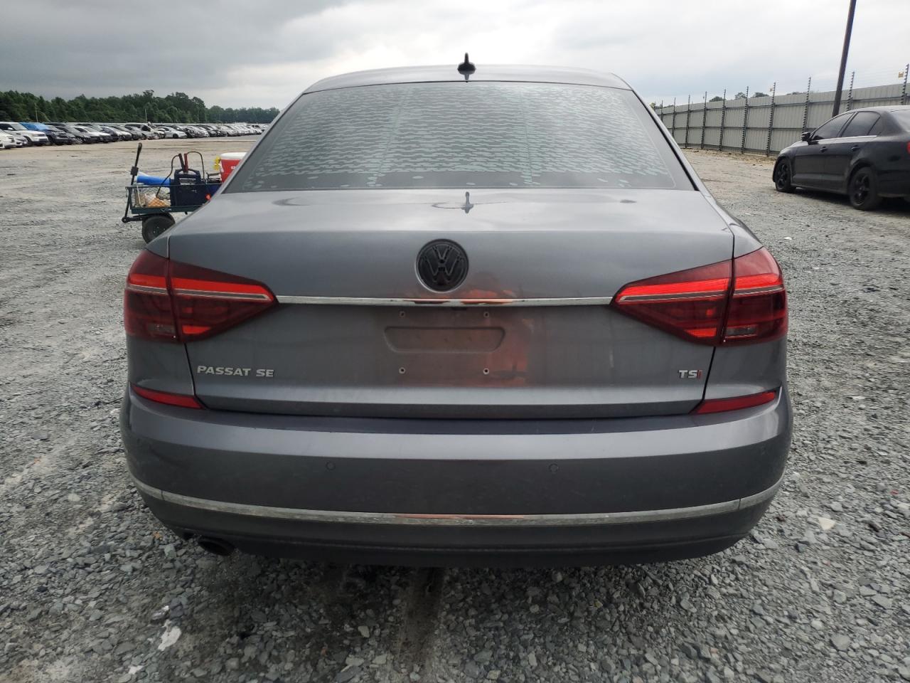1VWBA7A39JC000132 2018 Volkswagen Passat Se
