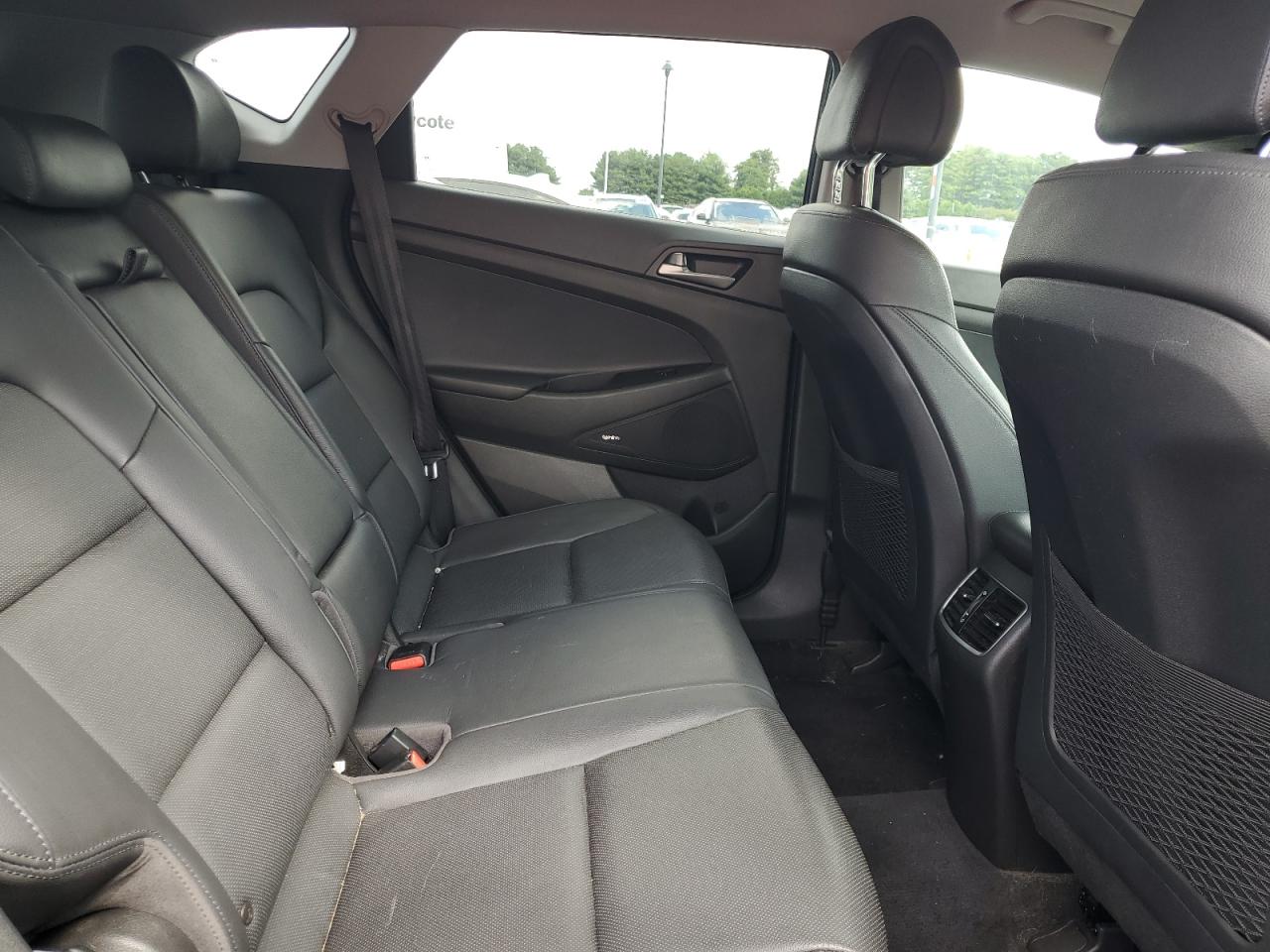 KM8J3CA25JU683428 2018 Hyundai Tucson Value