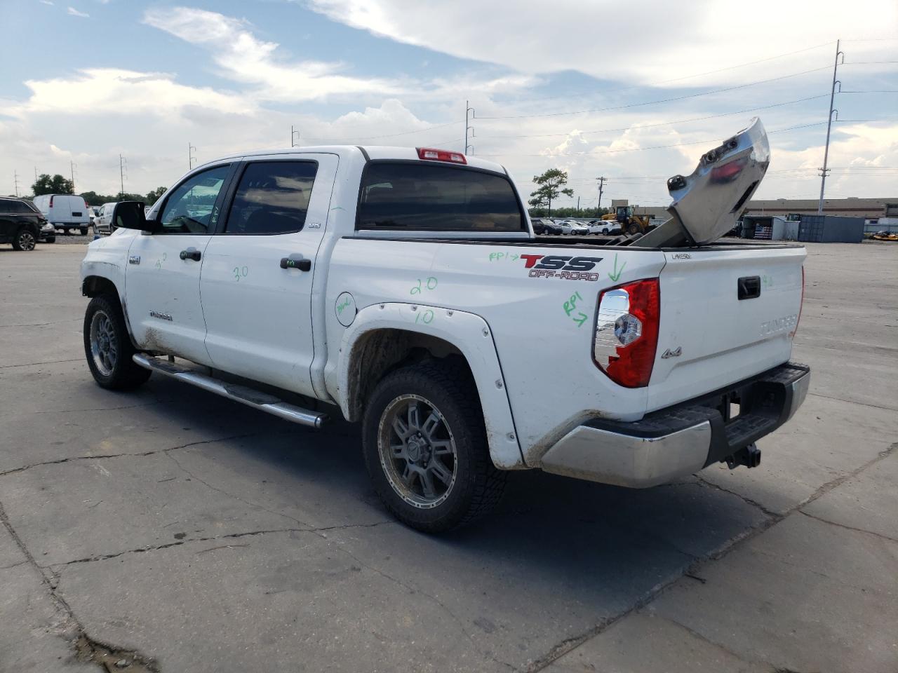 5TFDW5F12GX572301 2016 Toyota Tundra Crewmax Sr5