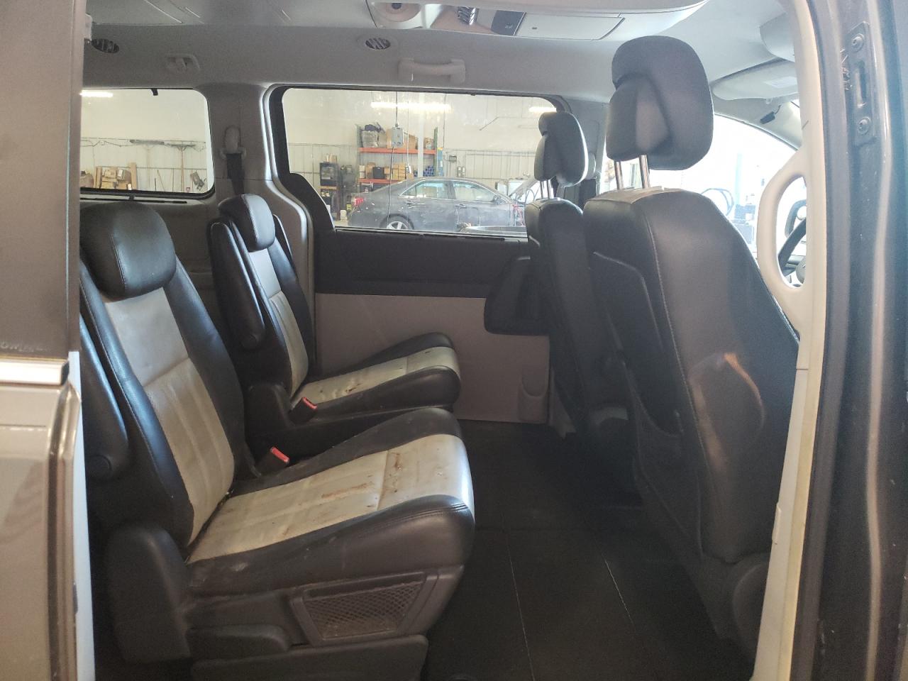 2A4RR8DX0AR330306 2010 Chrysler Town & Country Touring Plus