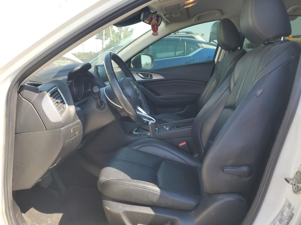 3MZBN1L35JM164832 2018 Mazda 3 Touring