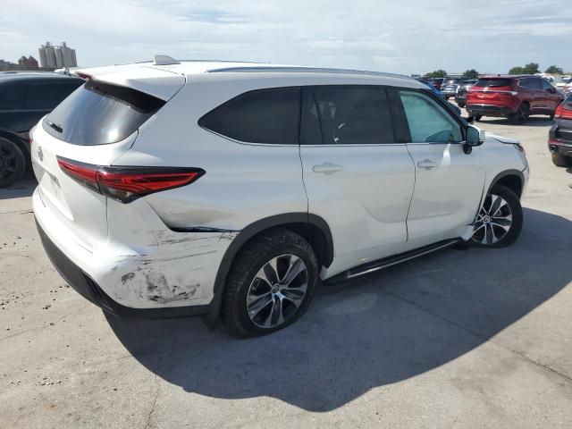 VIN 5TDGZRAH8MS057515 2021 Toyota Highlander, Xle no.3