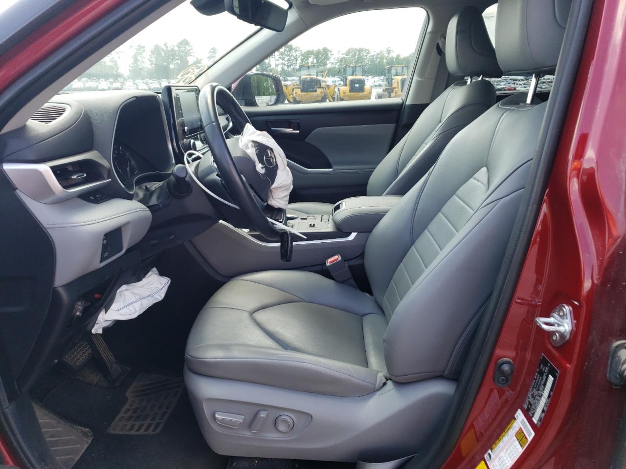 5TDGZRAH0MS042944 2021 Toyota Highlander Xle