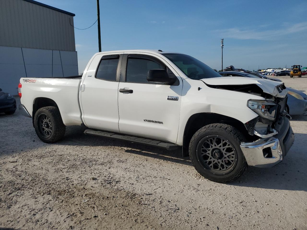 5TFUW5F12JX688900 2018 Toyota Tundra Double Cab Sr/Sr5