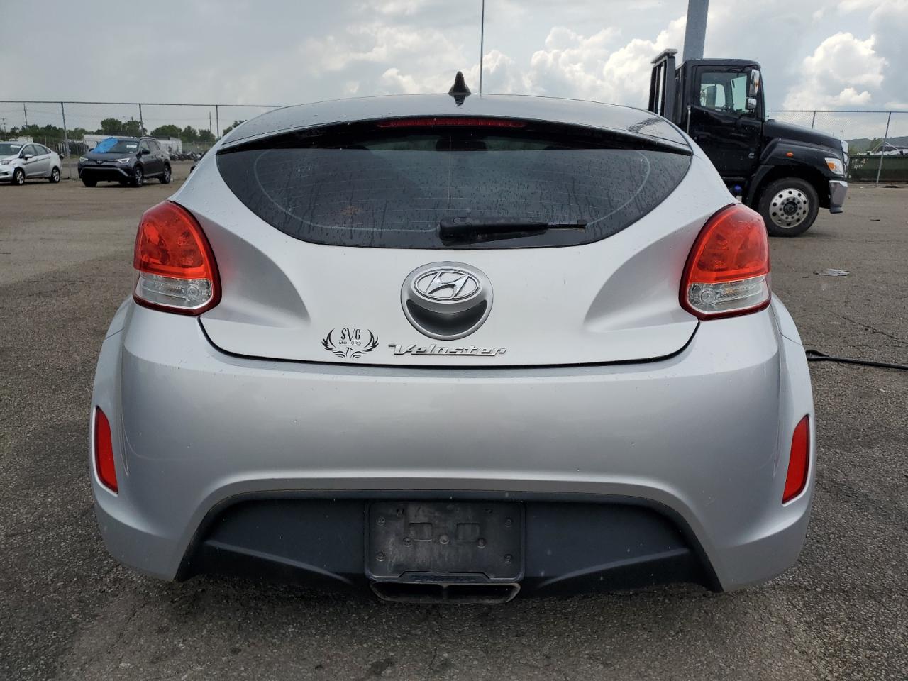 Lot #2925573429 2013 HYUNDAI VELOSTER