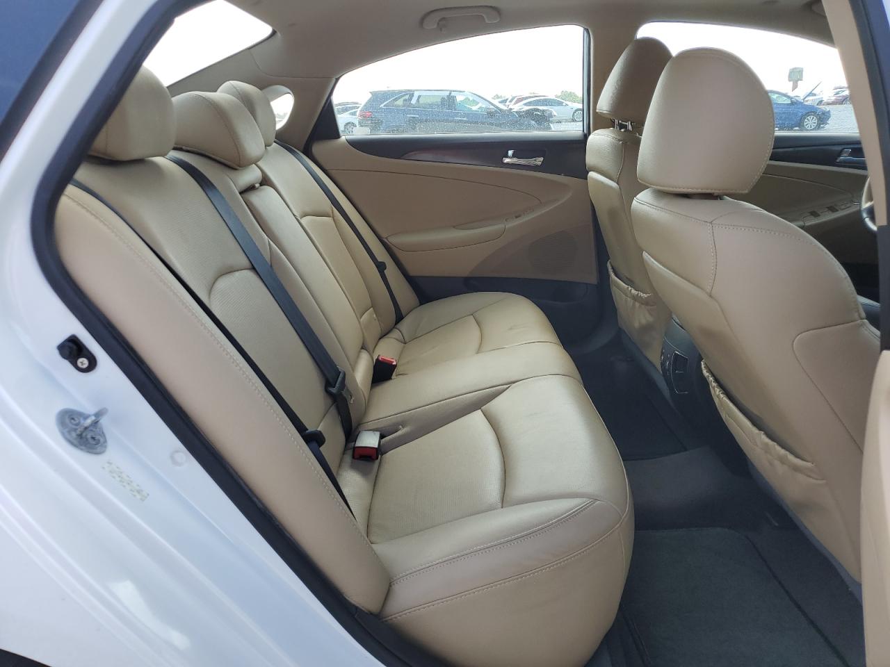 5NPEC4AC0BH165596 2011 Hyundai Sonata Se