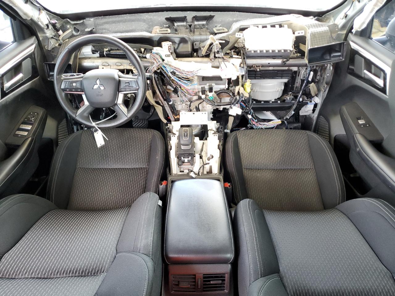 JA4J3TA85NZ033476 2022 Mitsubishi Outlander Es