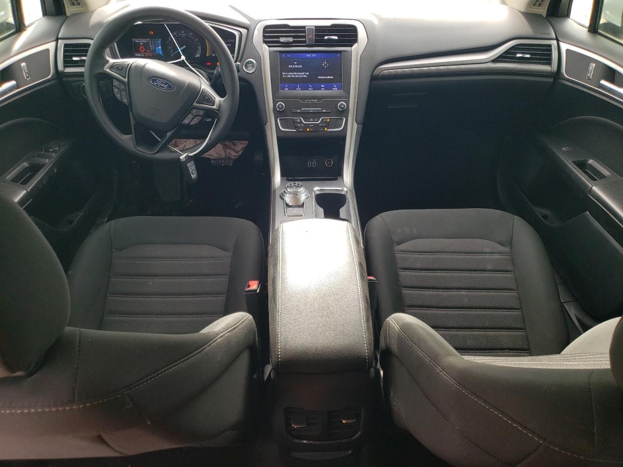 3FA6P0HDXLR223332 2020 Ford Fusion Se