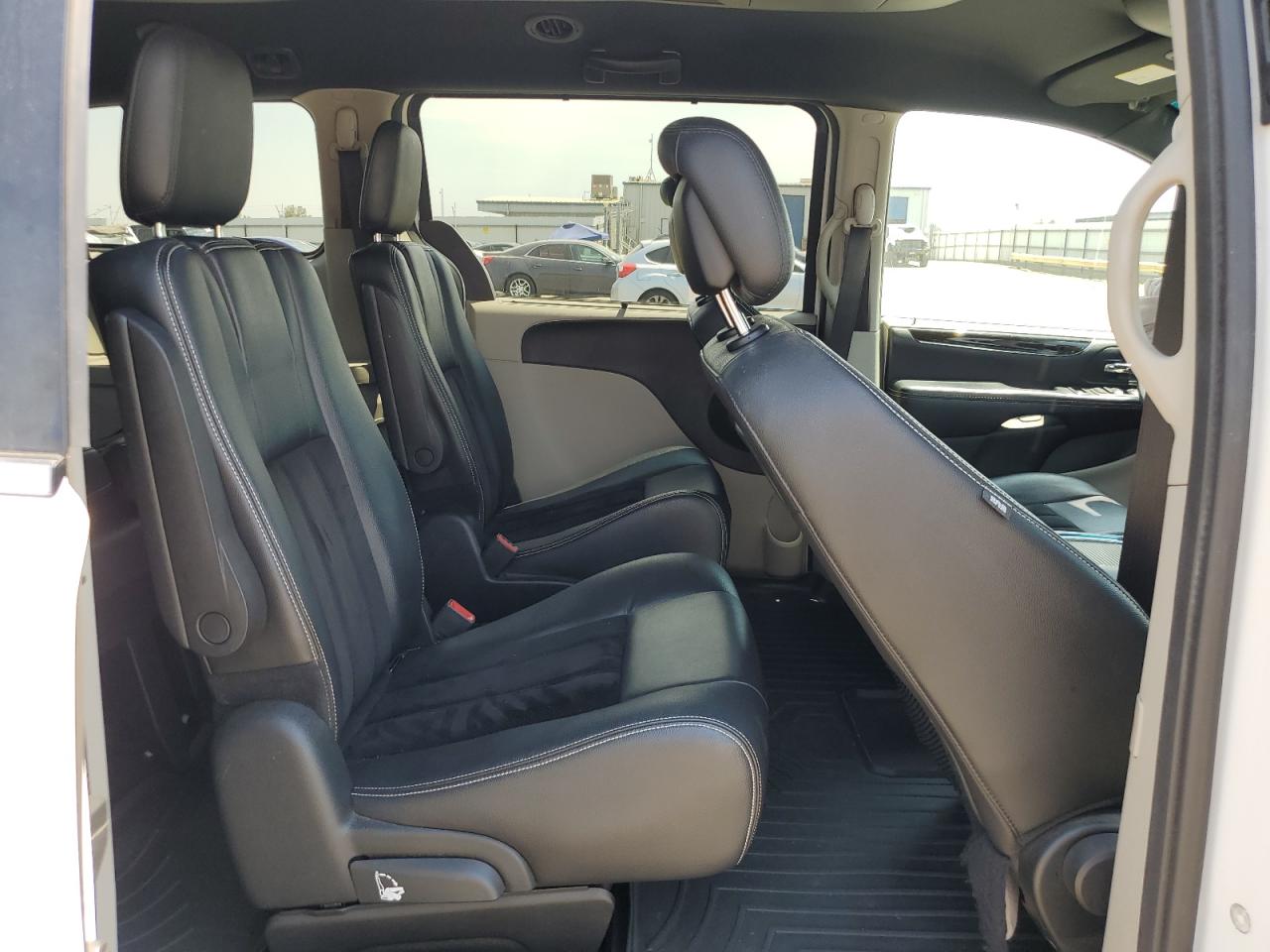 2017 Dodge Grand Caravan Sxt vin: 2C4RDGCG1HR705890