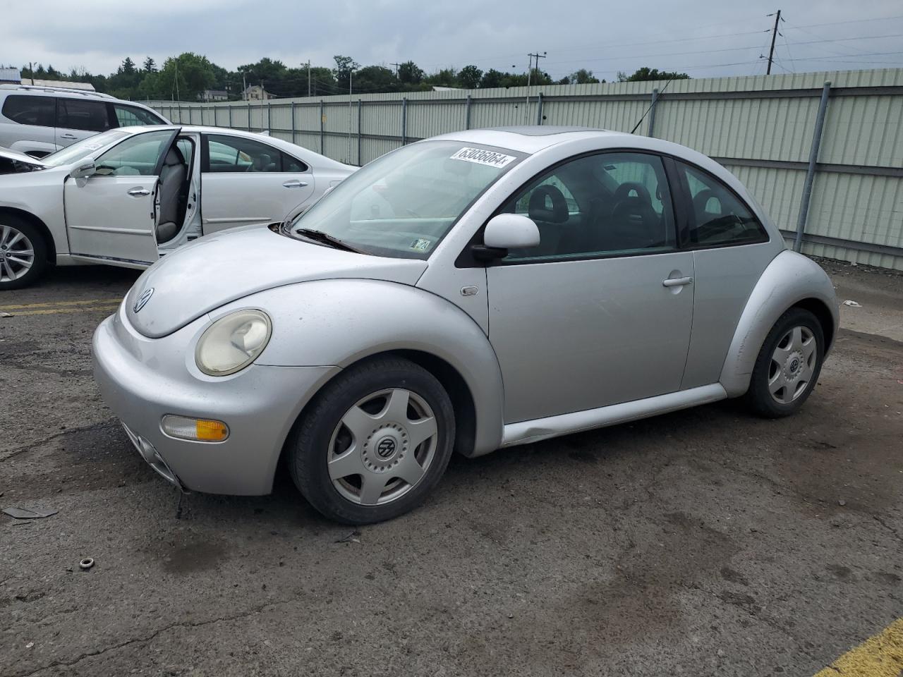 3VWCC21C4YM484737 2000 Volkswagen New Beetle Gls