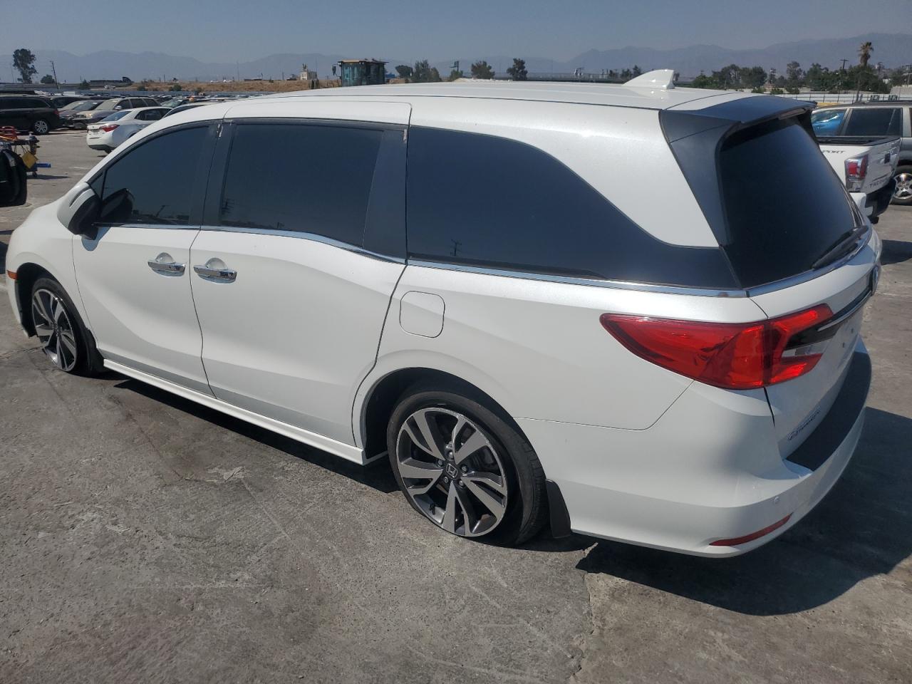 2022 Honda Odyssey Touring vin: 5FNRL6H83NB020988