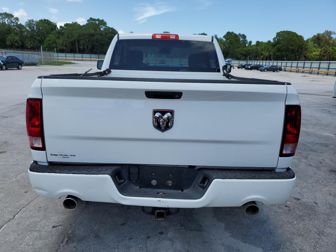 2014 Ram 1500 St vin: 3C6JR6AT5EG135300