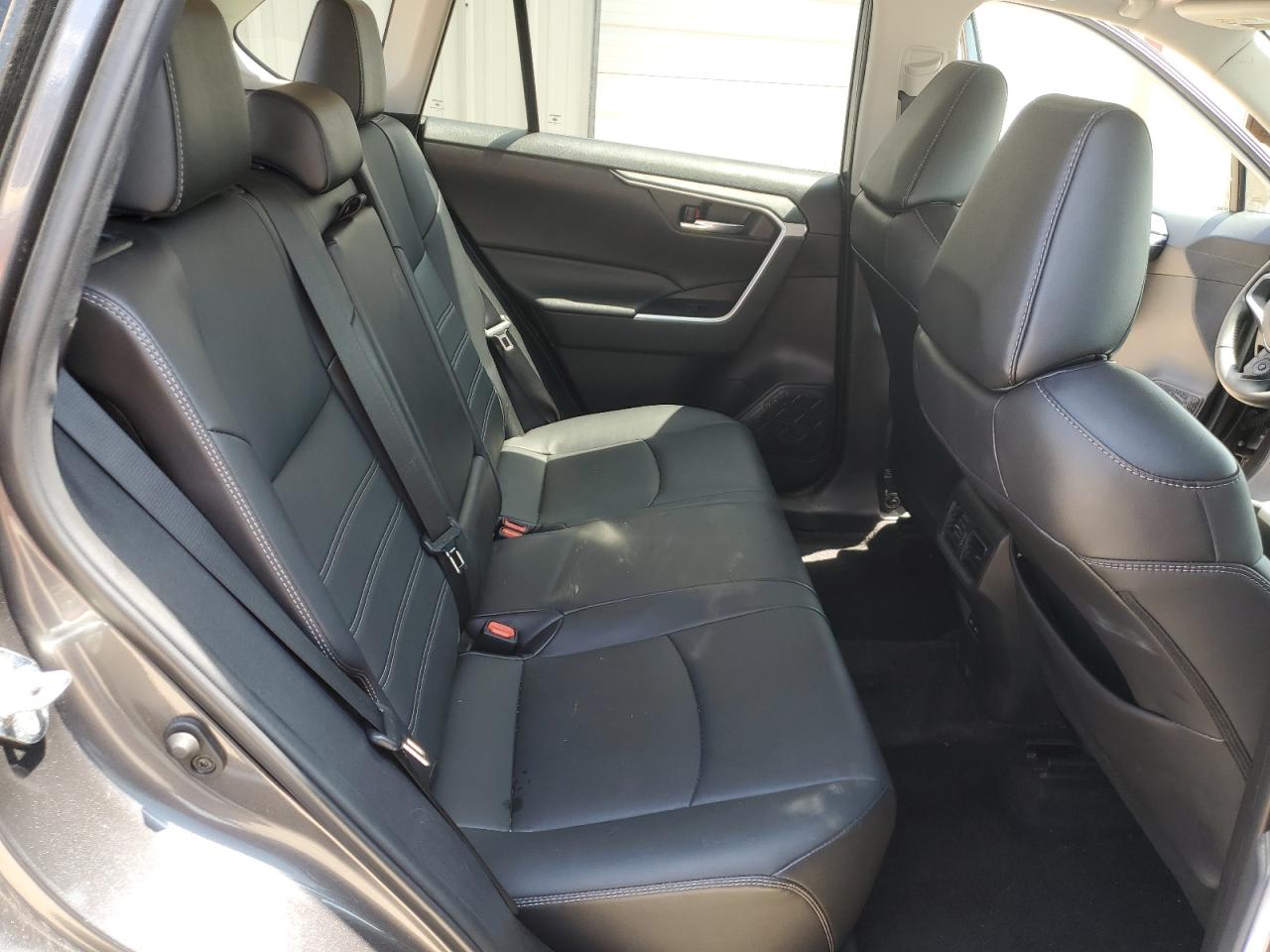 2T3C1RFV2NC210203 2022 Toyota Rav4 Xle Premium