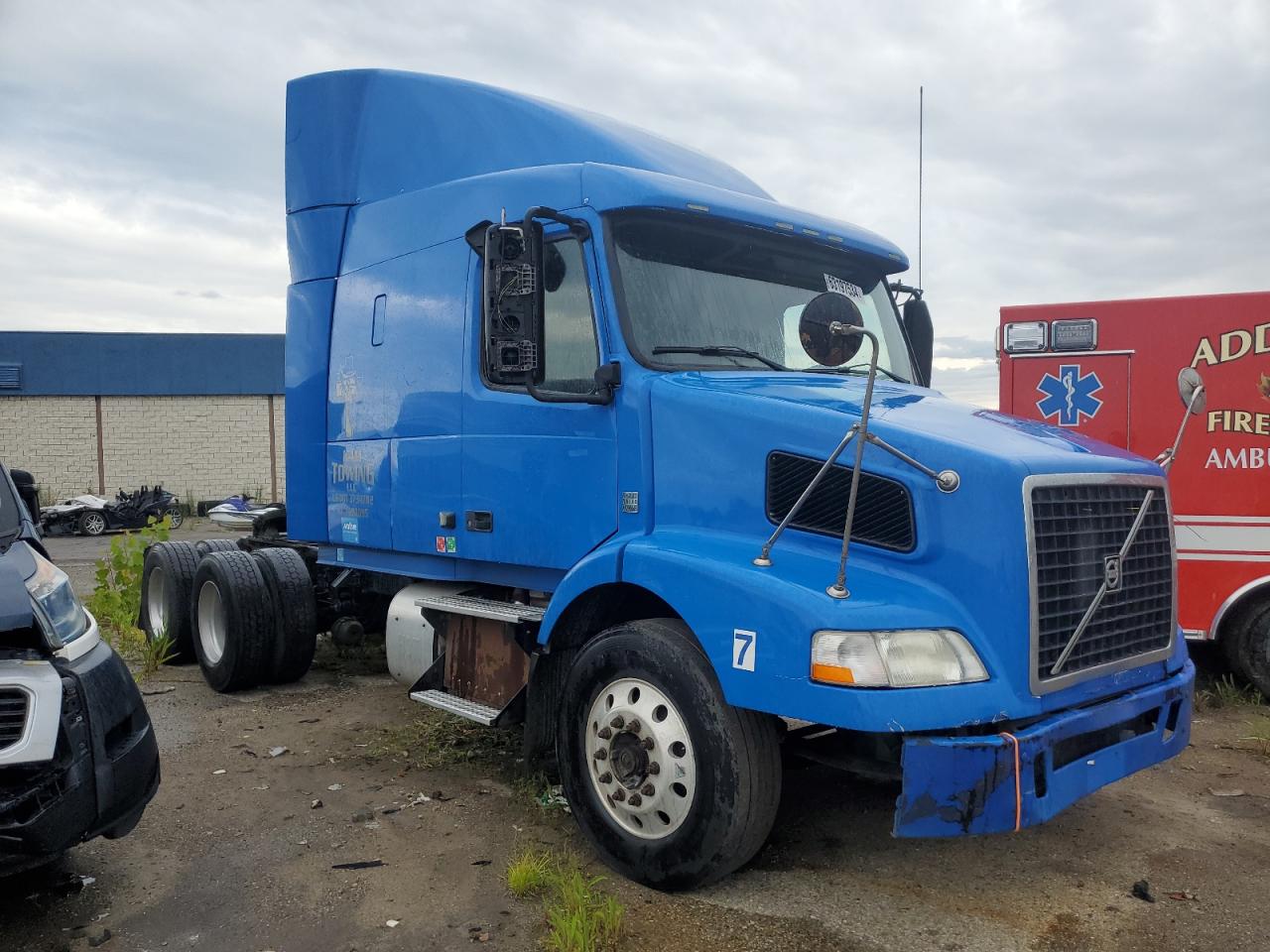 Lot #2940129469 2012 VOLVO VN VNM