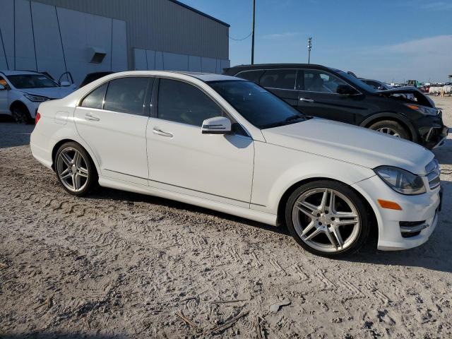 VIN WDDGF4HB8DR269431 2013 Mercedes-Benz C-Class, 250 no.4