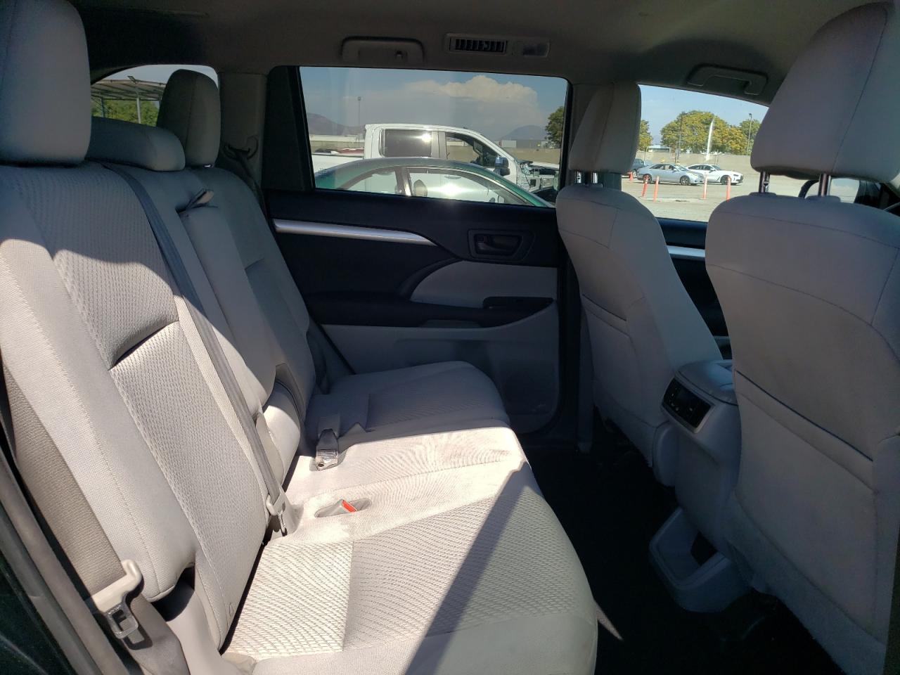 5TDZARFHXGS020768 2016 Toyota Highlander Le