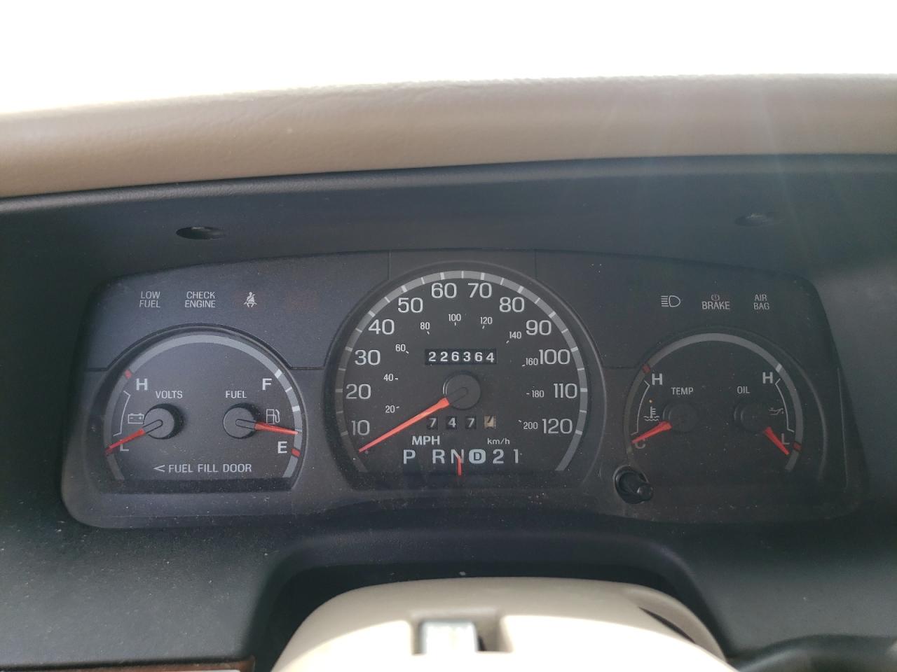 2FAFP74W94X177415 2004 Ford Crown Victoria Lx