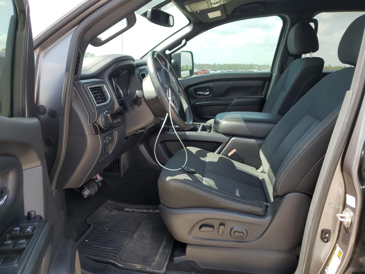 1N6BA1F40JN522781 2018 Nissan Titan Xd Sl