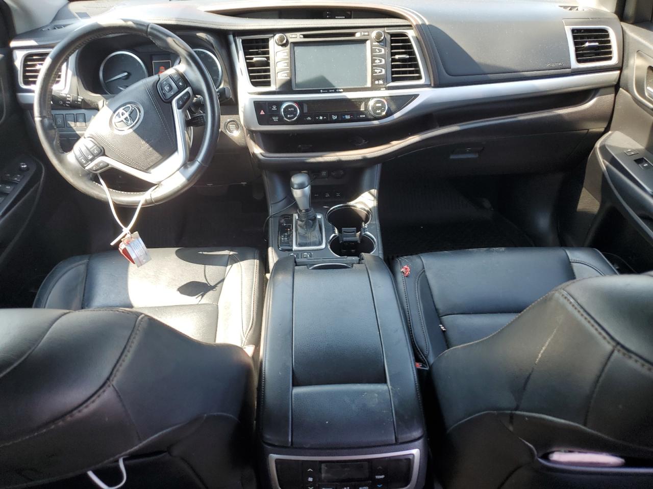 5TDJZRFH1JS858295 2018 Toyota Highlander Se