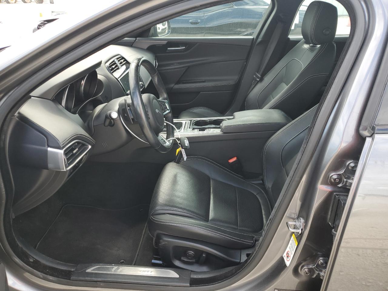 SAJAL4BN2HA944160 2017 Jaguar Xe R - Sport