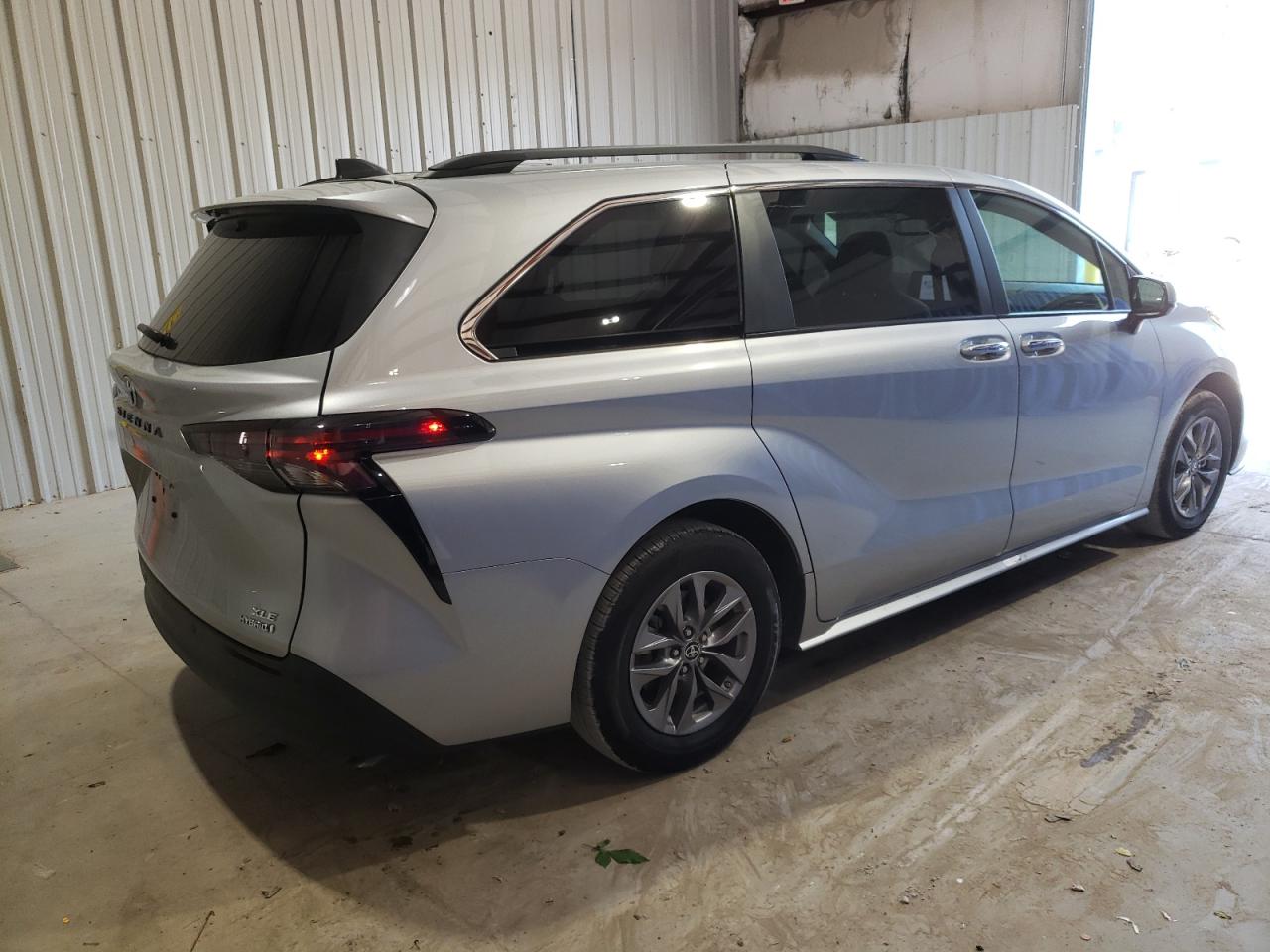 2023 Toyota Sienna Xle vin: 5TDYRKEC6PS171074