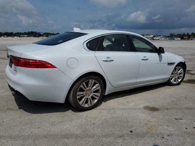 VIN SAJBD4BV0GCY08405 2016 Jaguar XF, Premium no.3