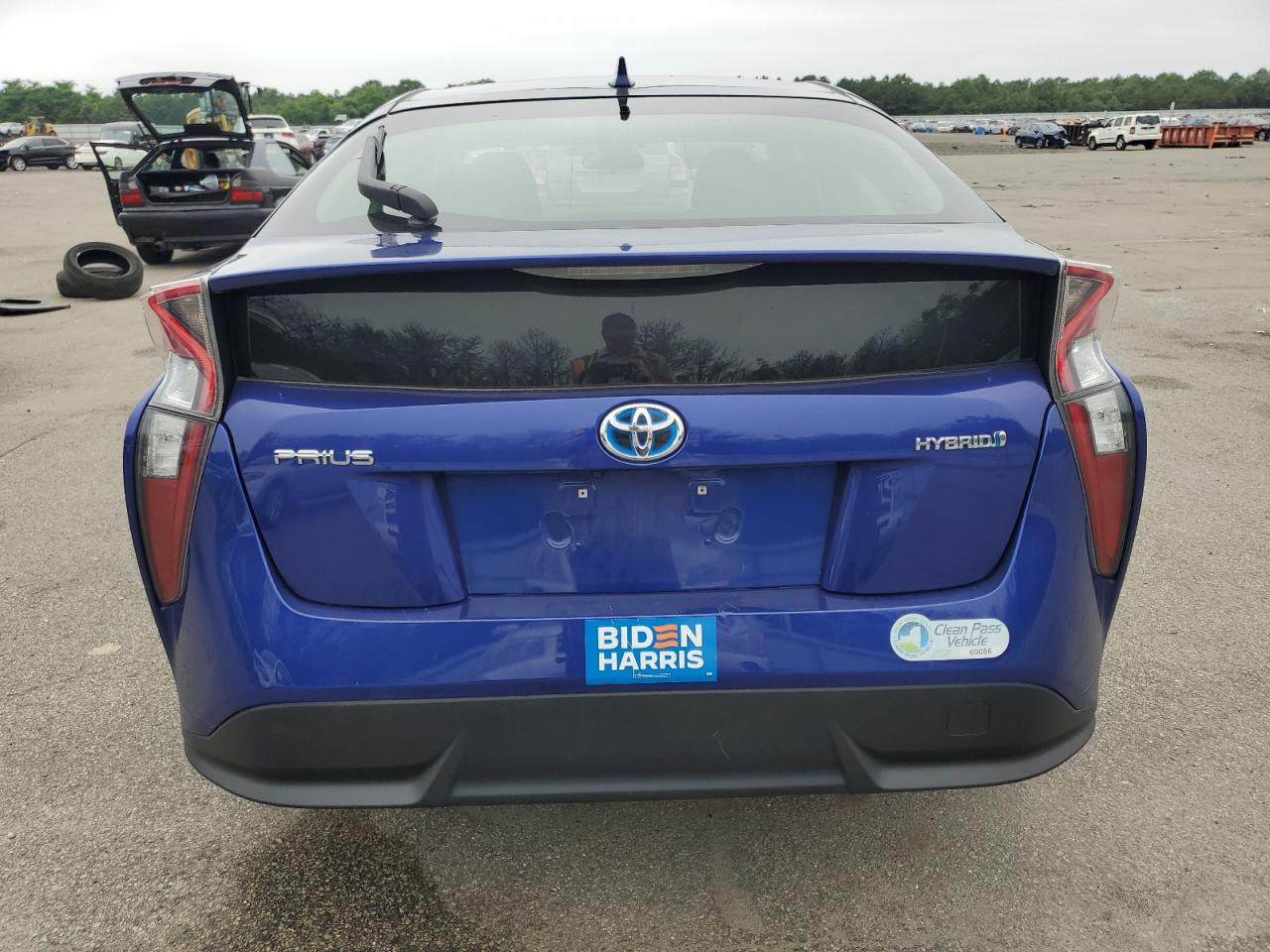 2017 Toyota Prius vin: JTDKARFUXH3527834