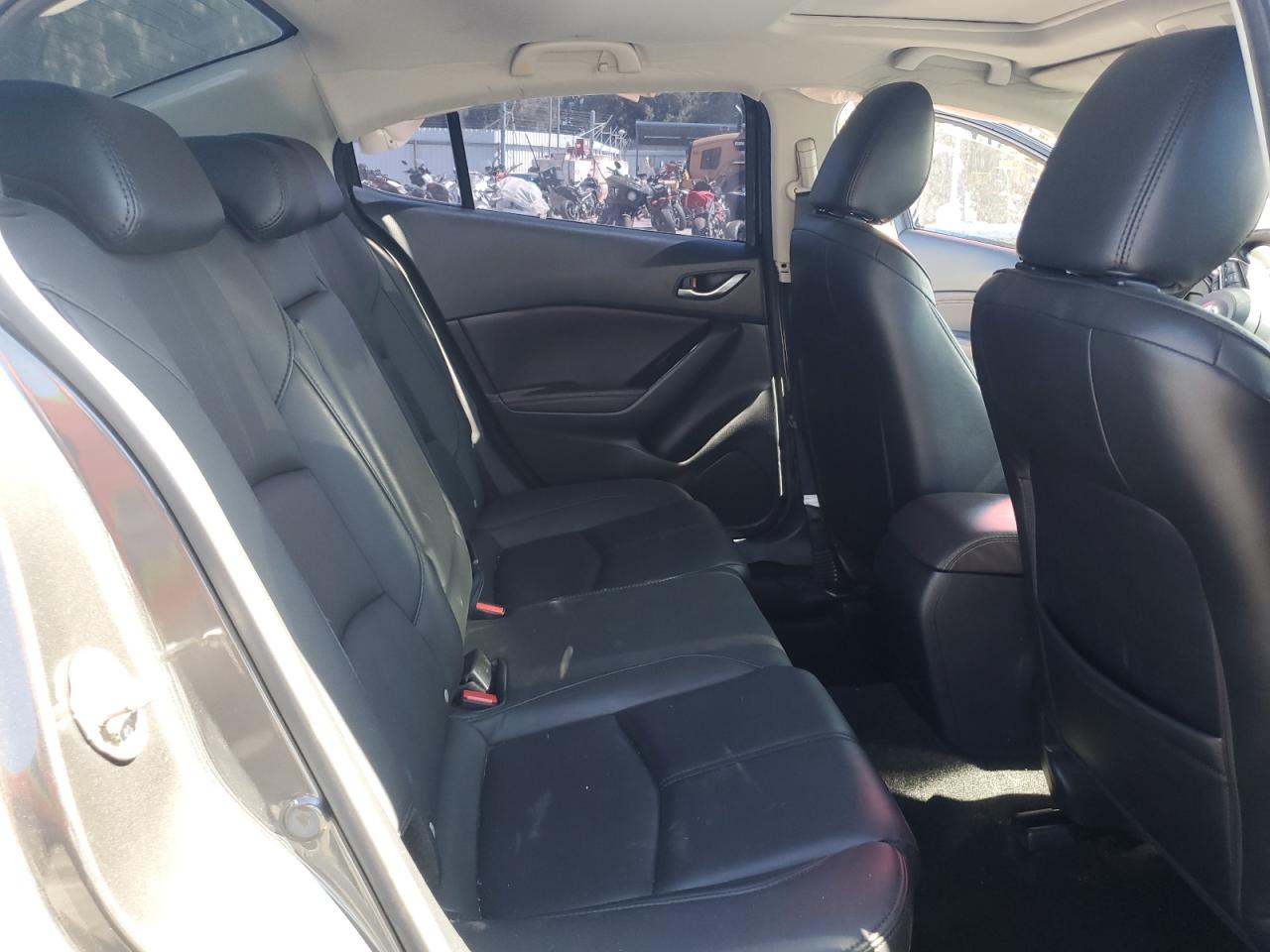 3MZBN1V32JM271625 2018 Mazda 3 Touring