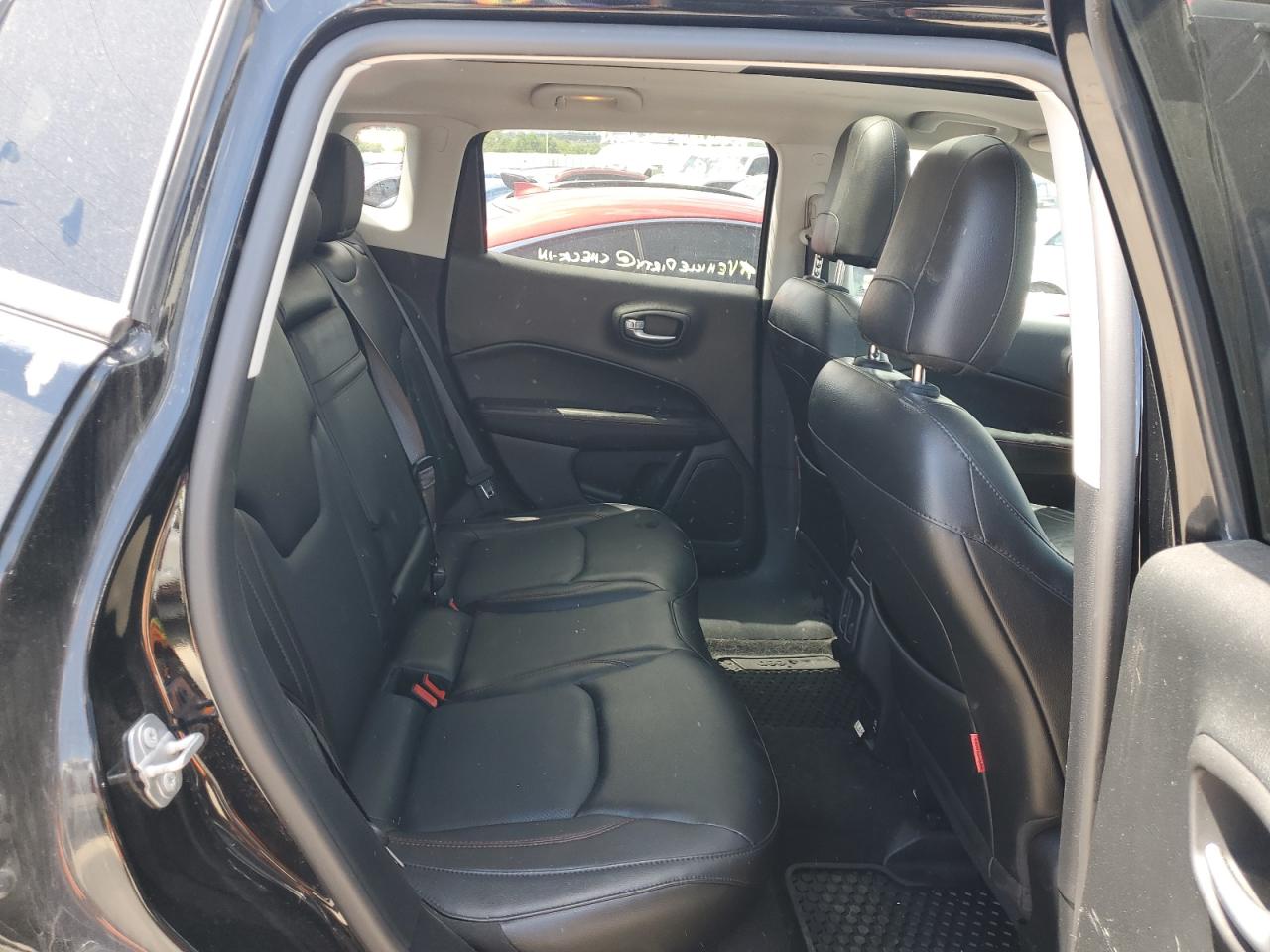 3C4NJDDB2JT130338 2018 Jeep Compass Trailhawk