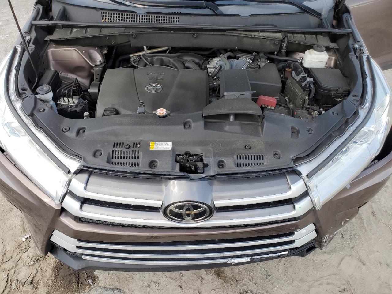 5TDKZRFH7KS351388 2019 Toyota Highlander Se