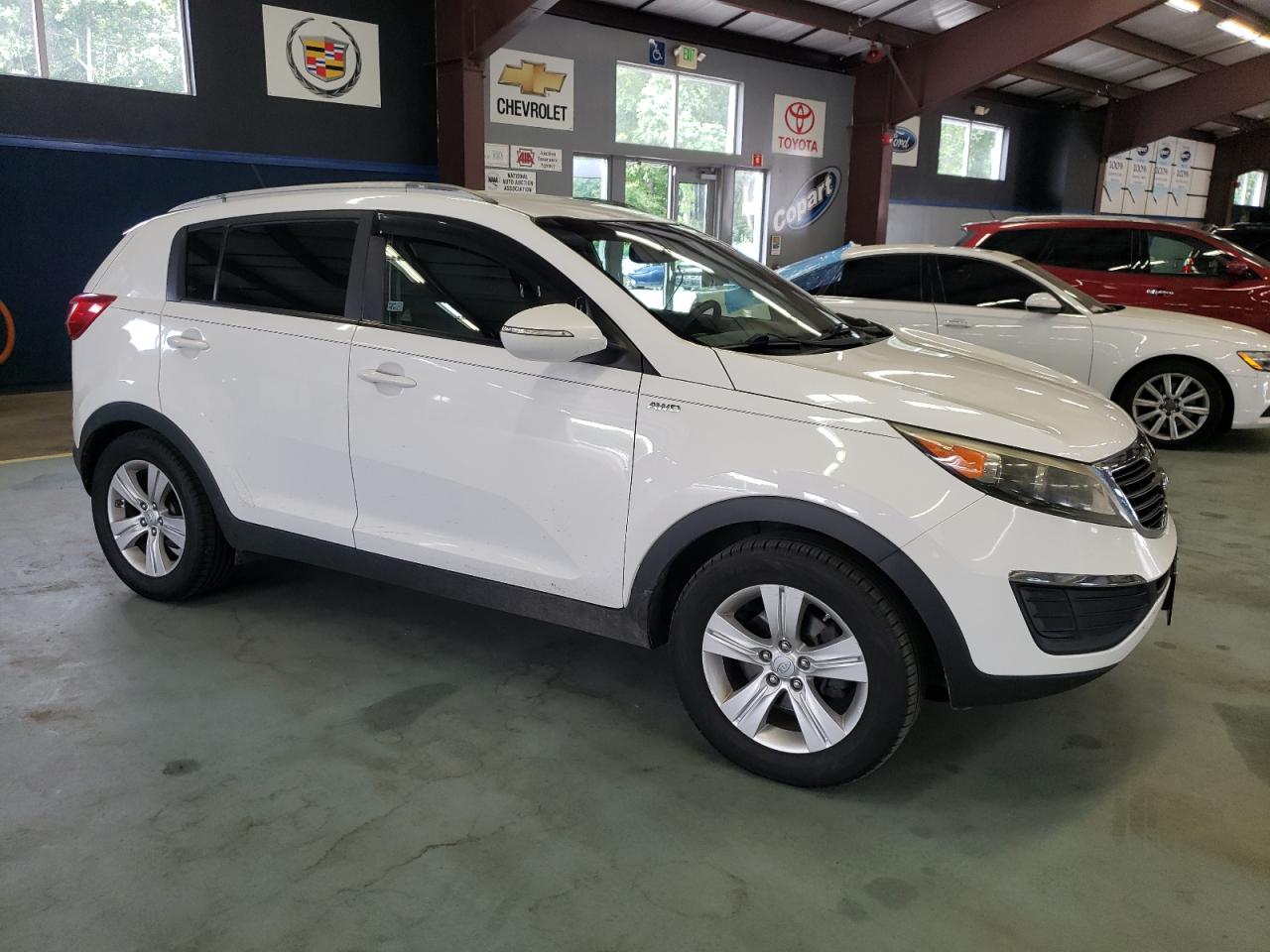 KNDPBCA2XB7102068 2011 Kia Sportage Lx